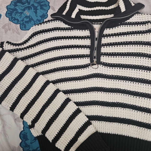 Chic Striped Half-zip Sweater - Picture 2 of 3